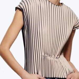 ZARA NWOT NAVY & CREAM PLEATED blouse top PLISSE FLATTERING CHIC SIZE XS/S